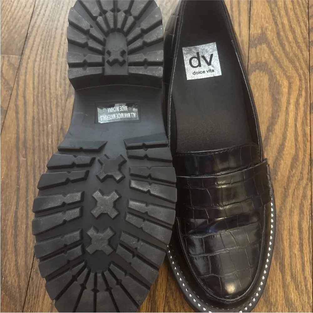Dolce Vita Black Croc-Embossed slip on Loafers 6